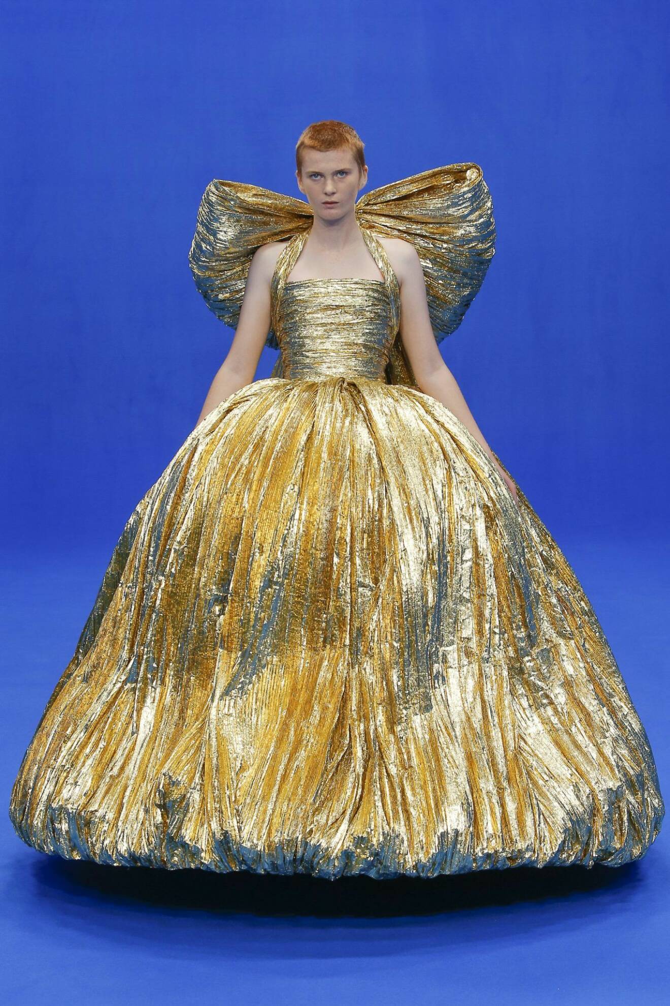 Guldklänning från Balenciaga