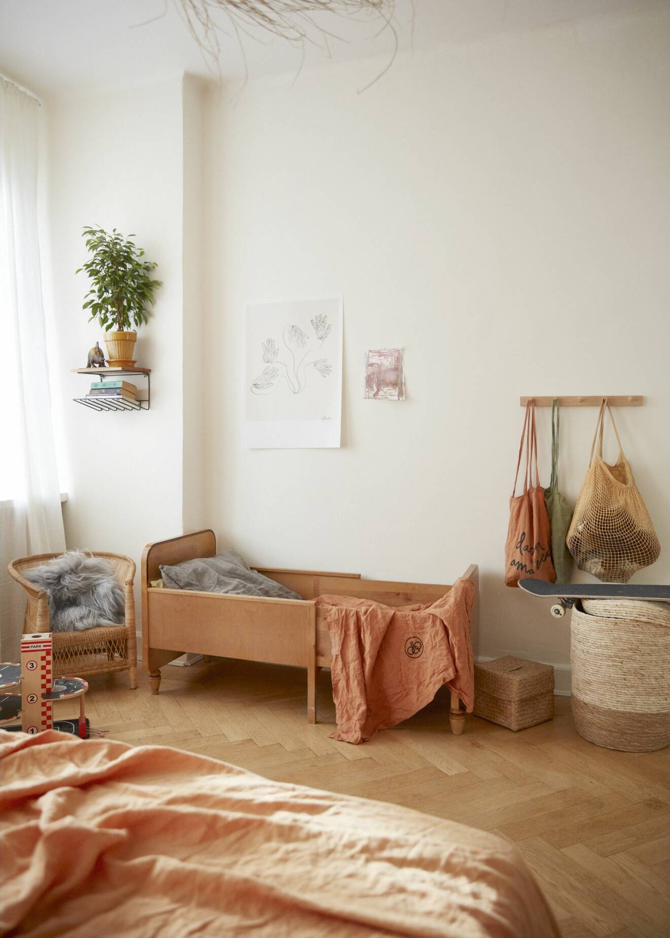 Sarah Memel Törnebäck hemma hos Stockholm vardagsrum sovrum barnsäng