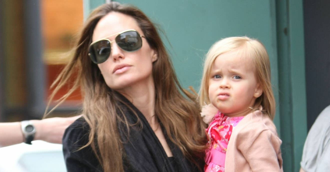 Angelina Jolie och dotter Vivienne ute på tur i London 2011.