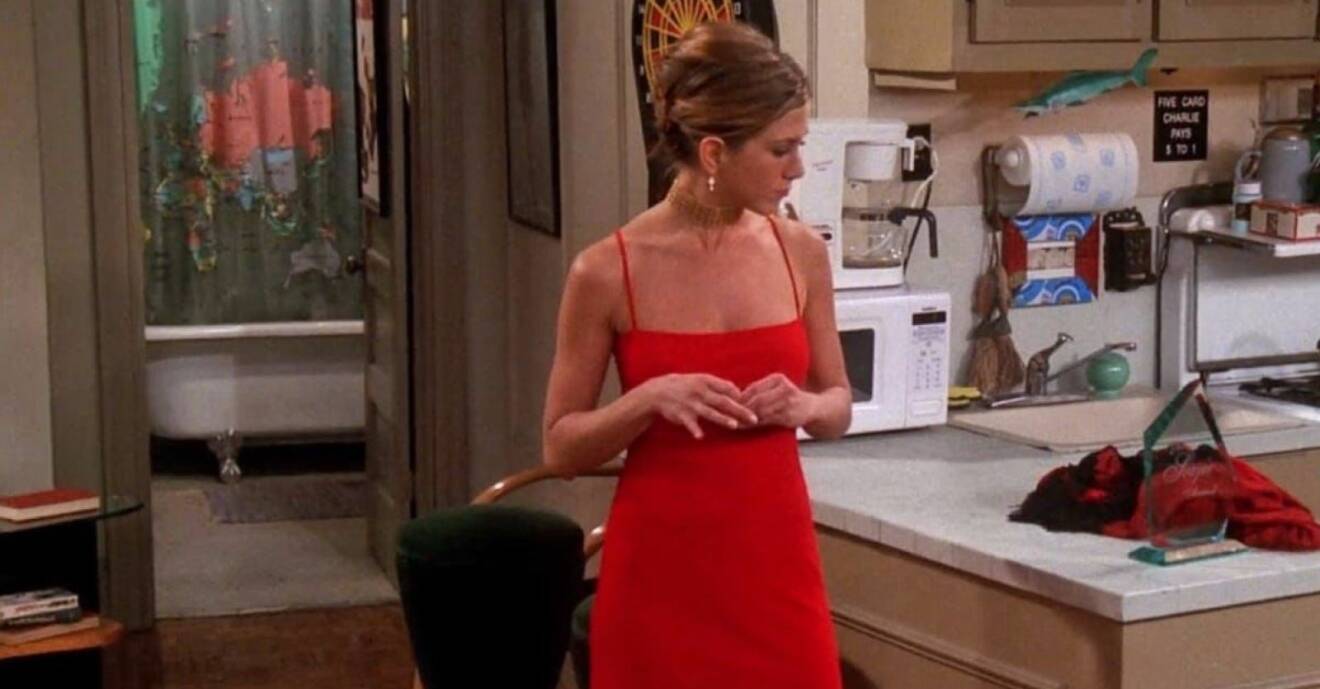 Rachel Green i röd sidenklänning