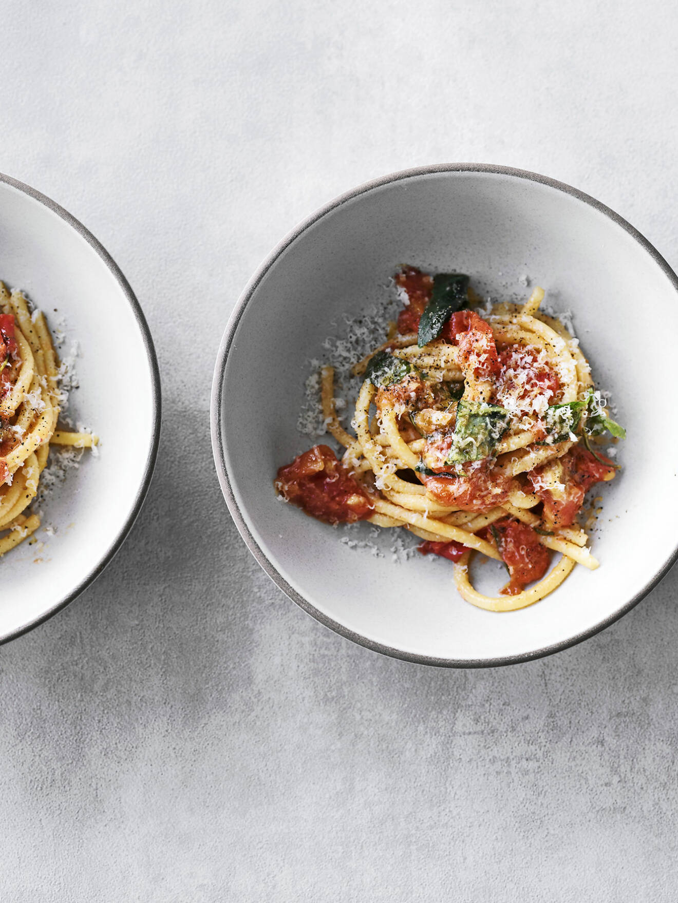 Recept på pasta med tomater, vin och vitlöksolja