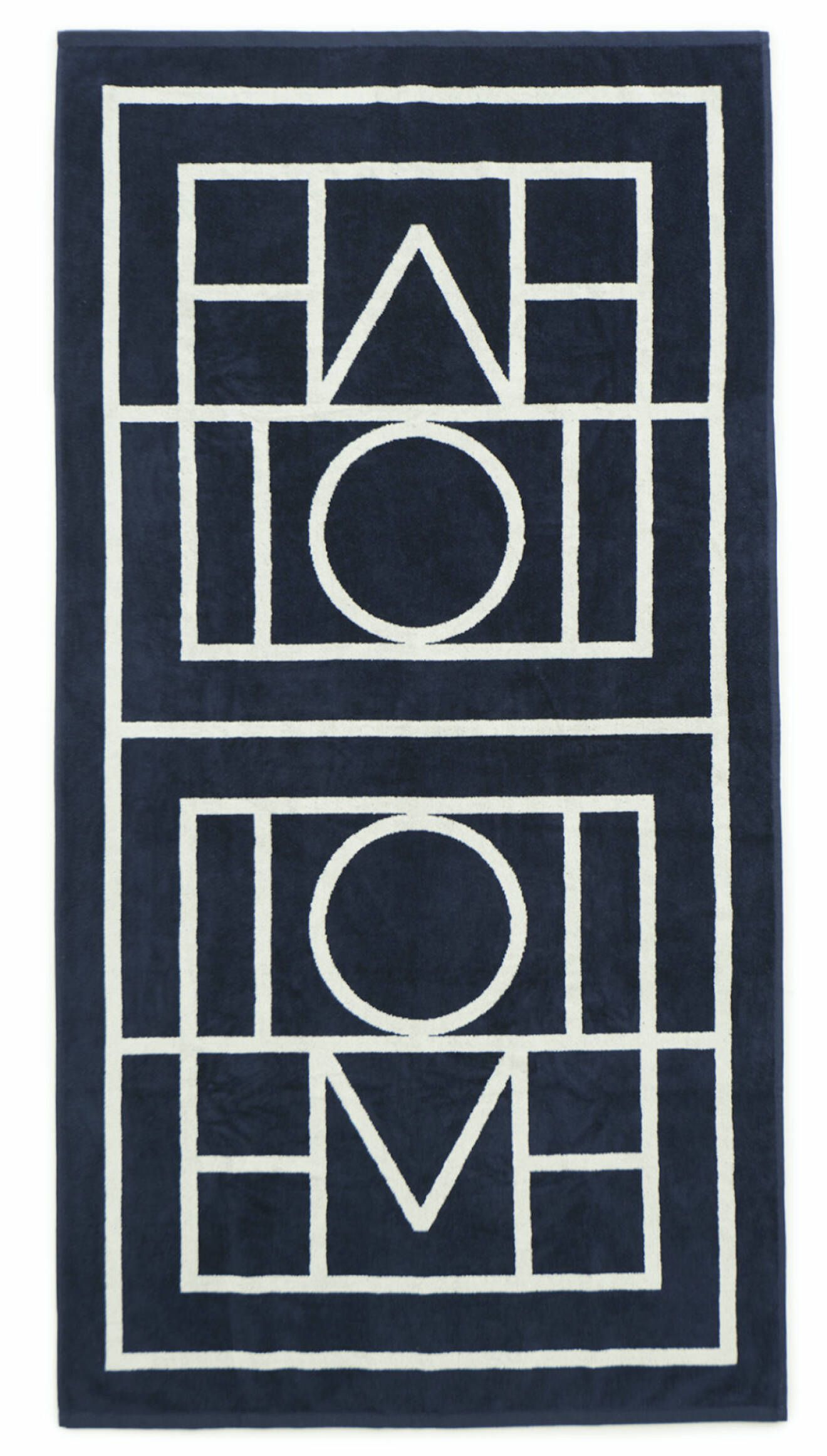 marinblå handduk med monogram från toteme.