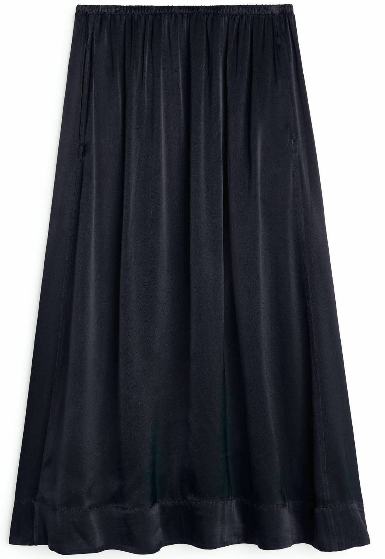 svart svepande kjol från arket.