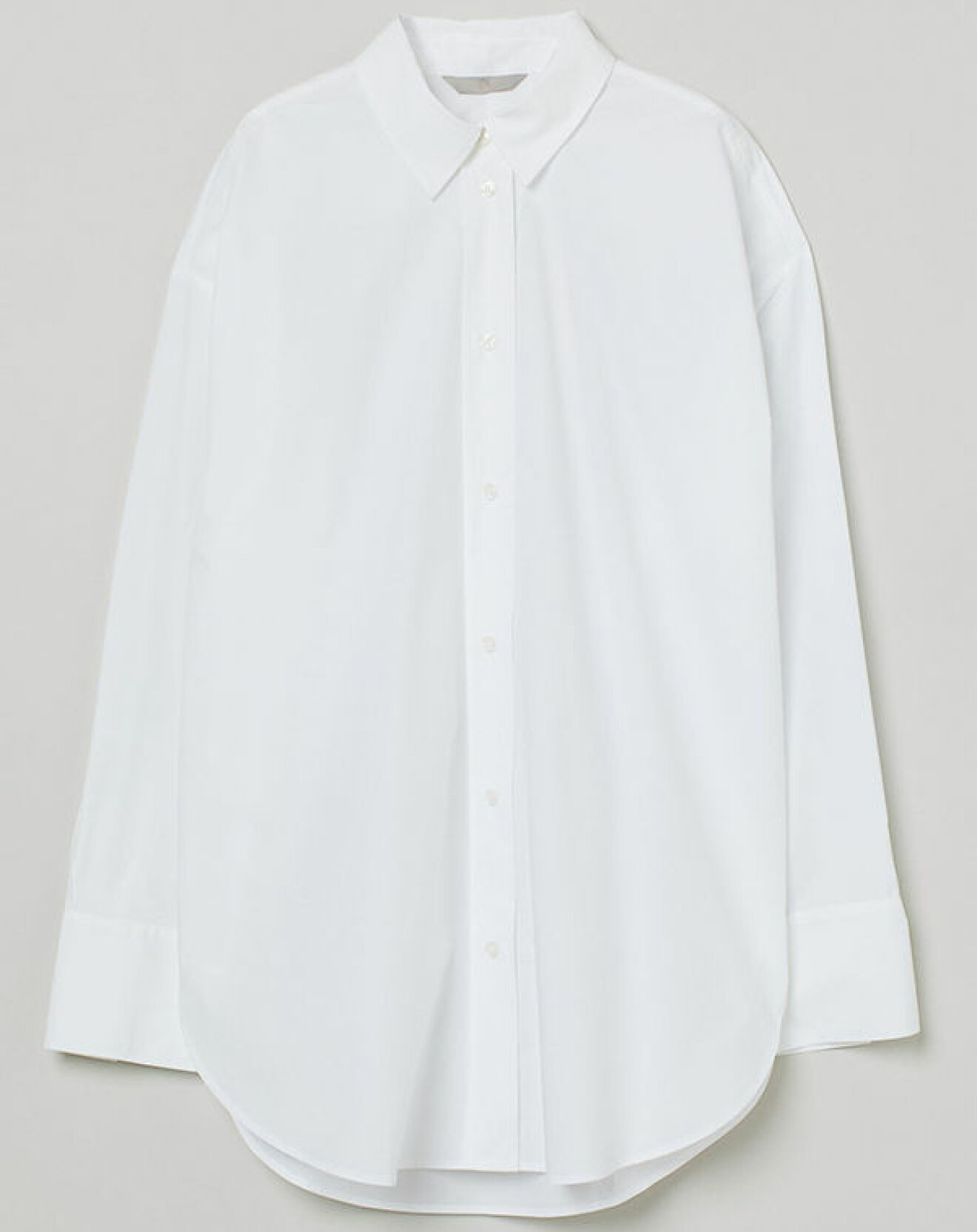 vit skjorta i bomull för dam från H&amp;M hösten 2021