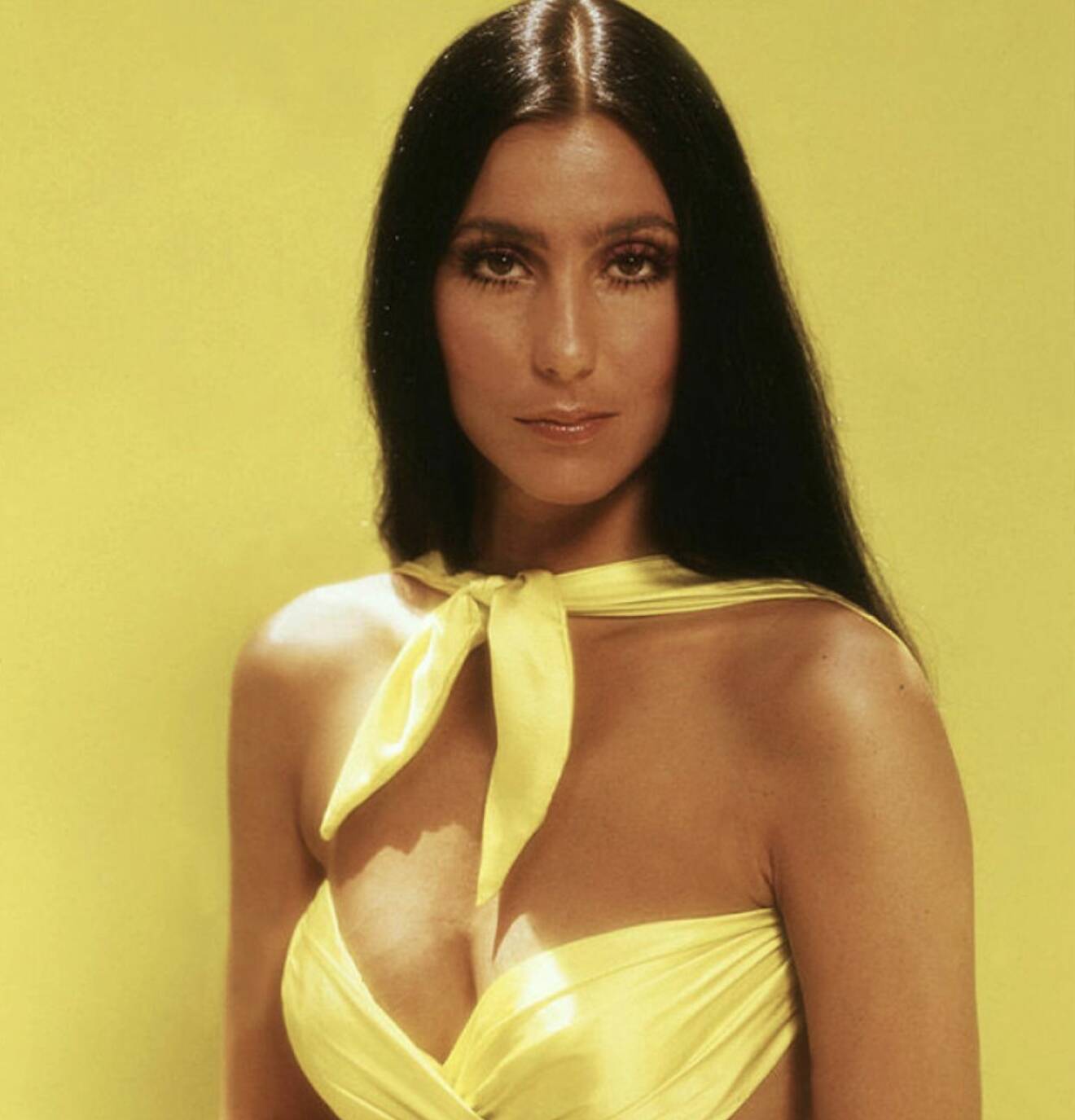 Cher i gul klänning 1970