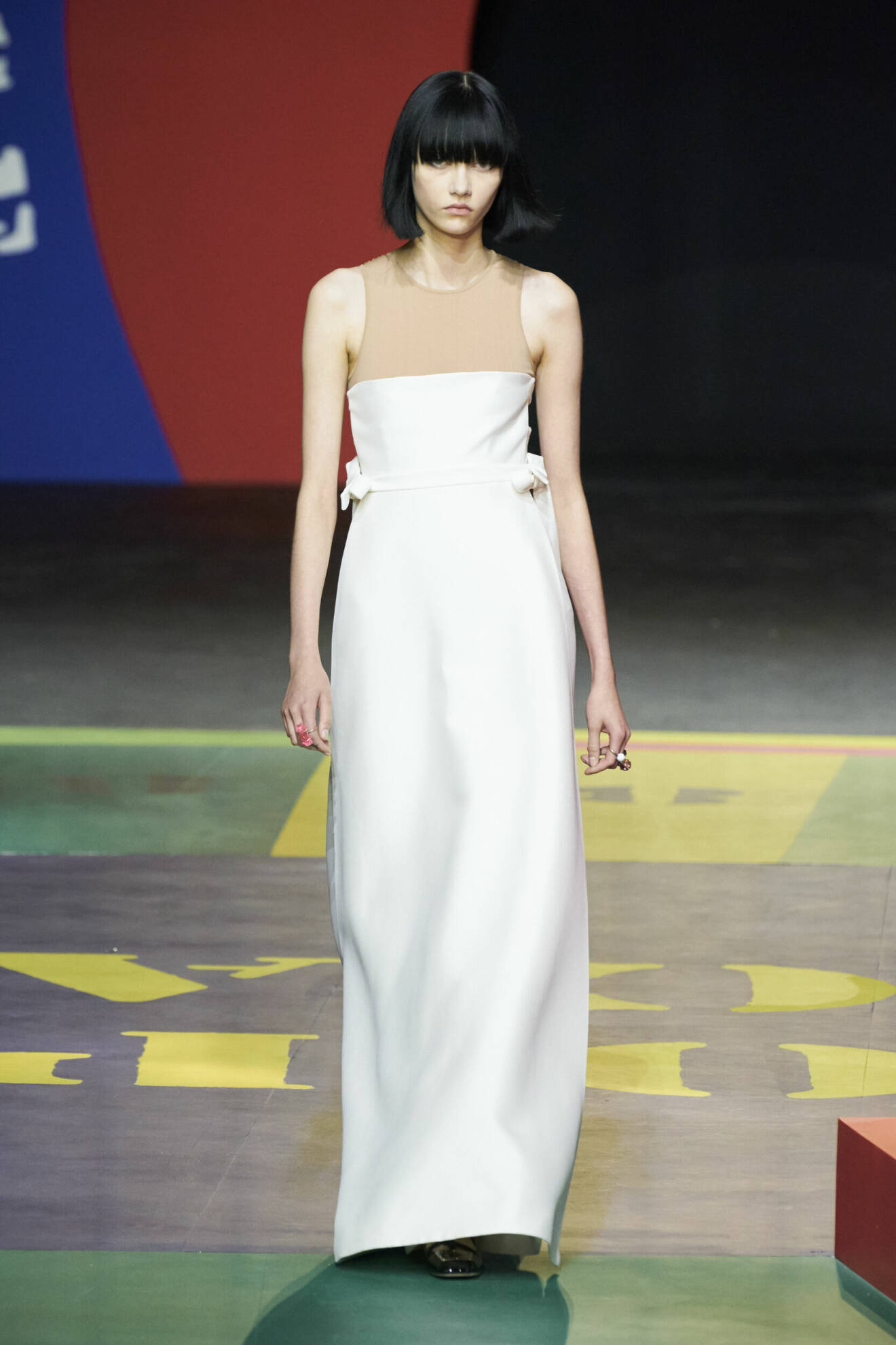 Enkel och elegant klänning i vitt från Dior.