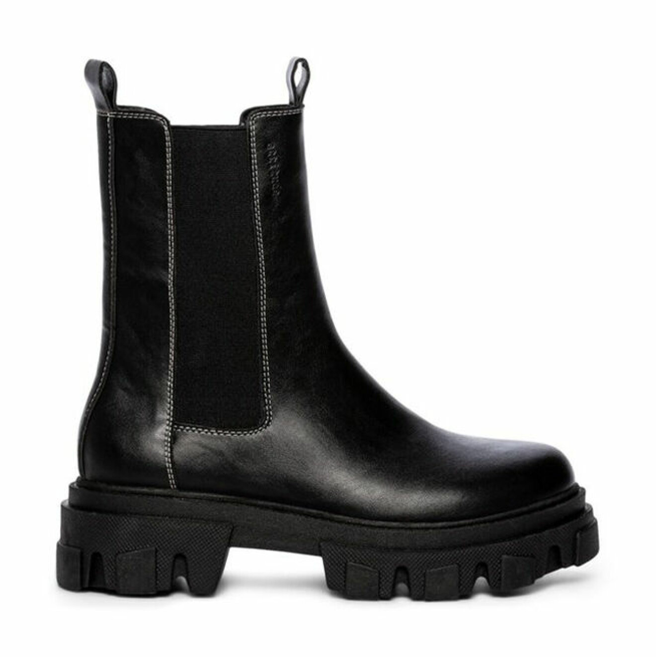 svarta chunky boots i läderimitation från Attitude hösten 2021