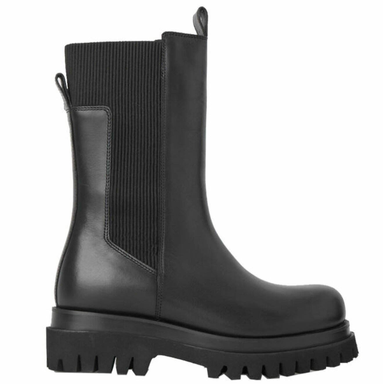 svarta chunky boots i läder med ribbad resår i sidan från COS hösten 2021