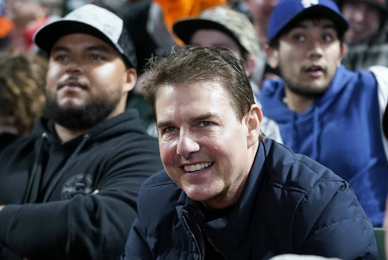 Connor Cruise och pappa Tom Cruise hejar fram Los Angeles Dodgers.
