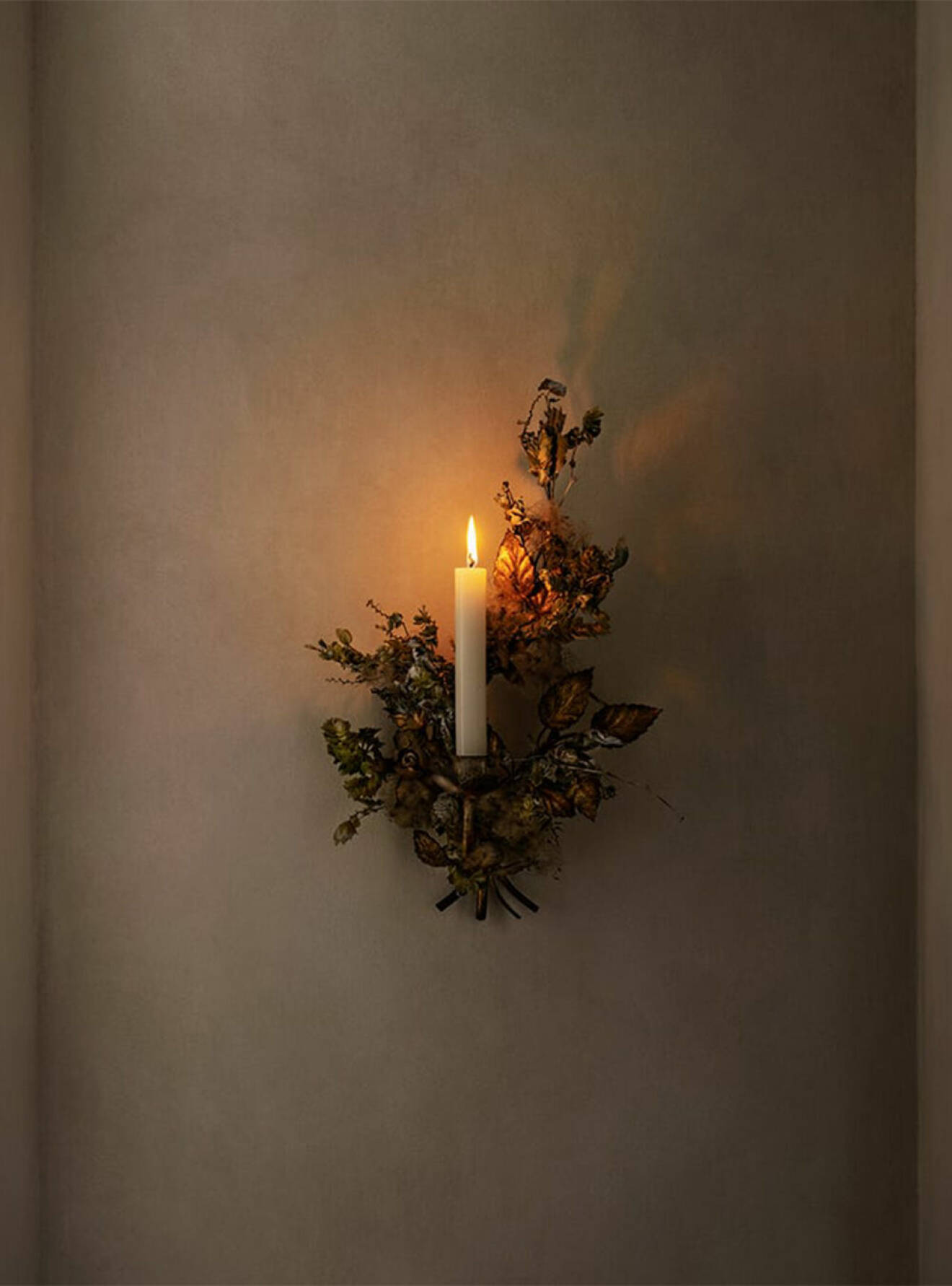 dekorativ ljuslampett på vägg
