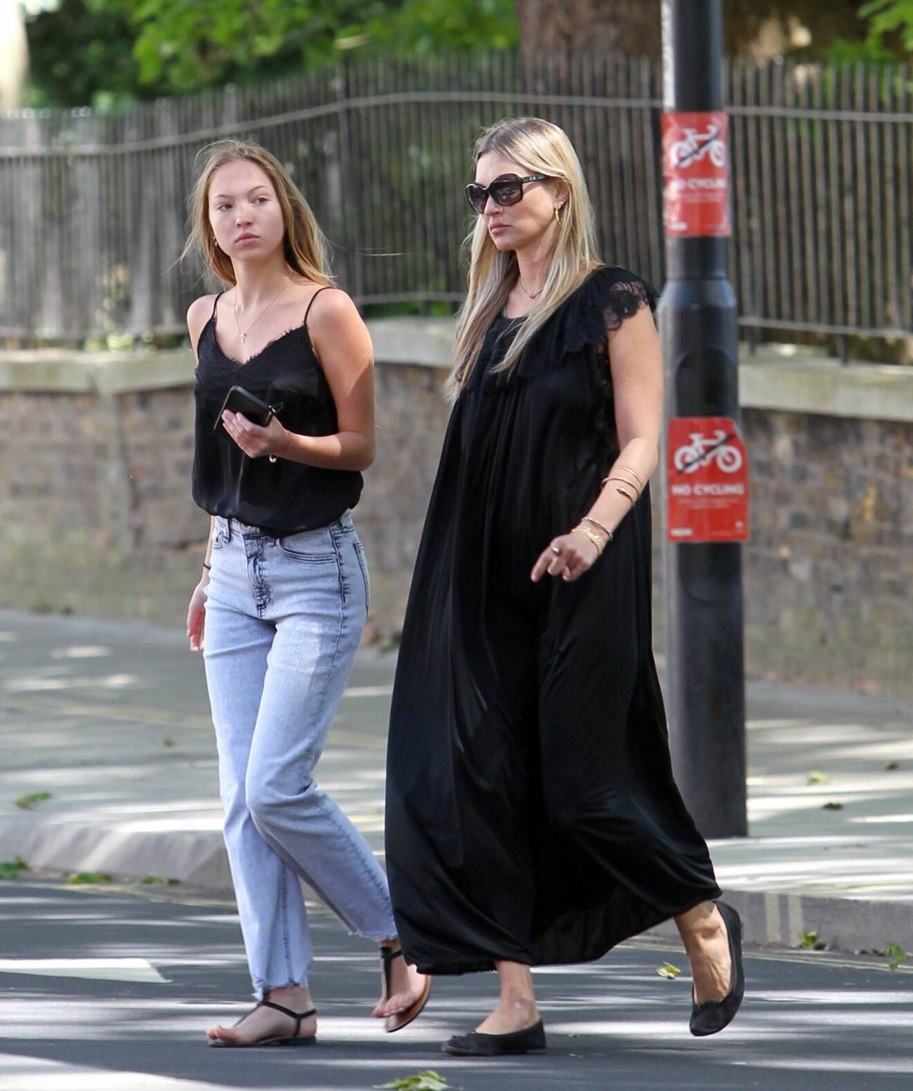 Lila Moss och Kate Moss i London 2020.