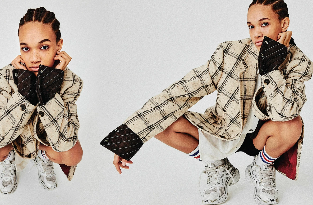 Modellen har på sig en vintage kavaj