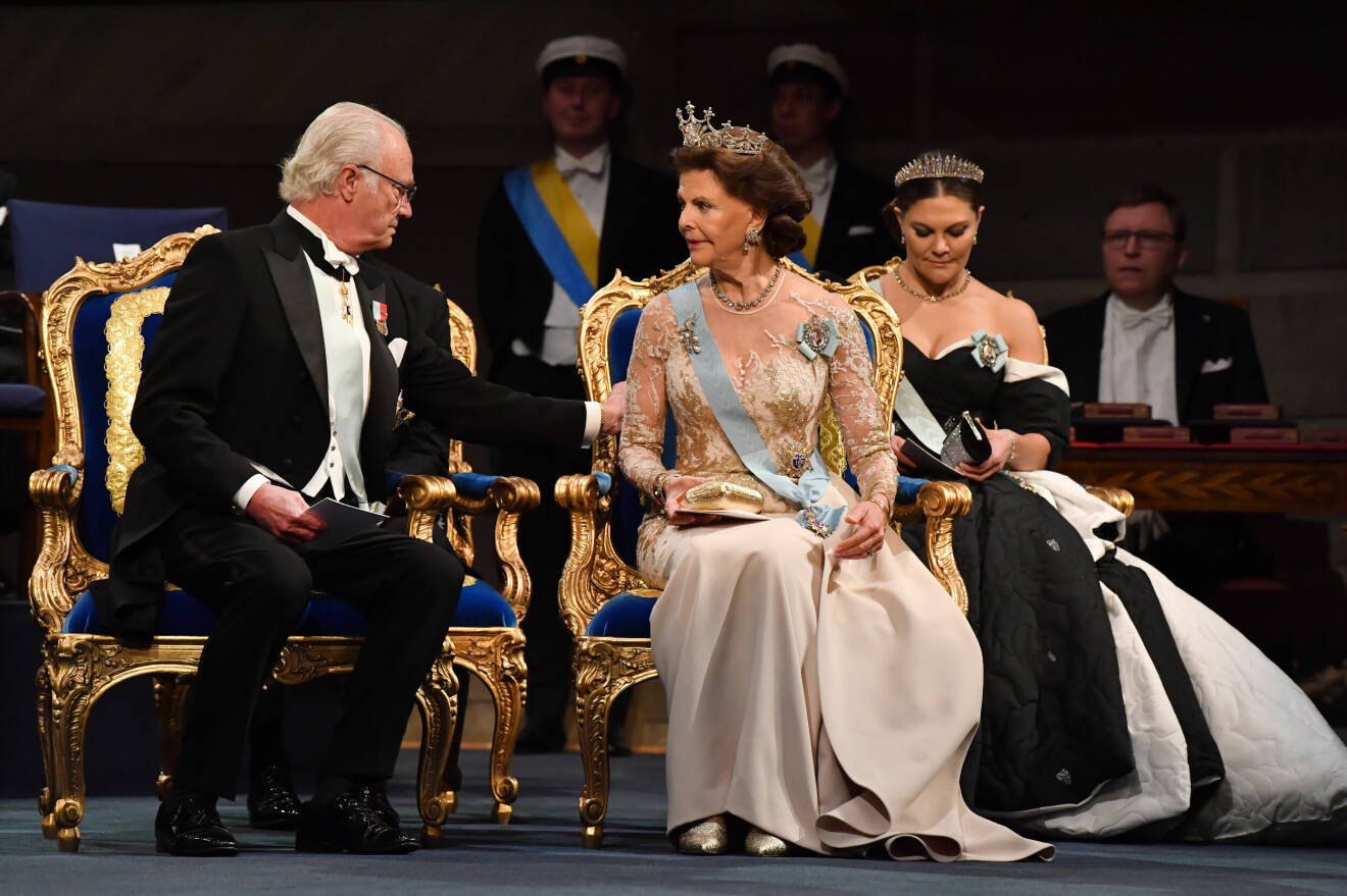Kungen och drottningen vid prisutdelningen av Nobelpriset 2019.