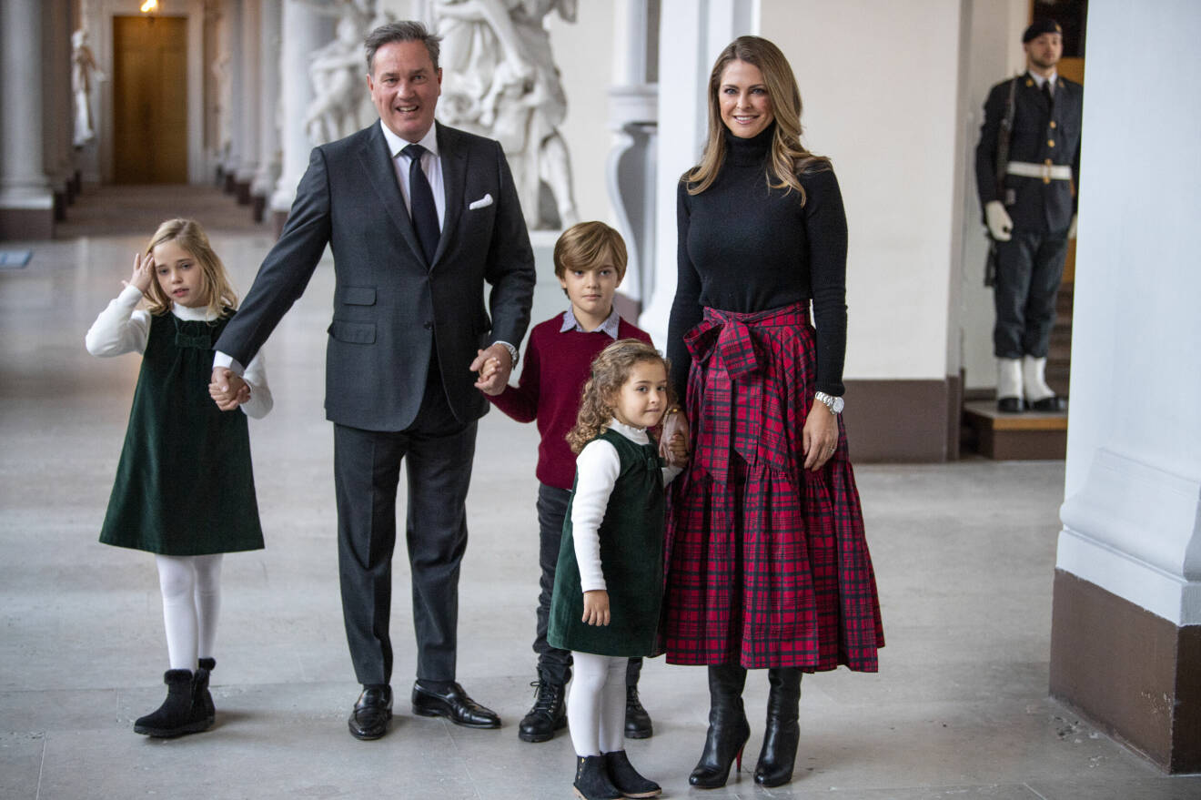 Prinsessan Leonore, Chris, prins Nicolas, prinsessan Adrienne och prinsessan Madeleine på Kungliga slottet.