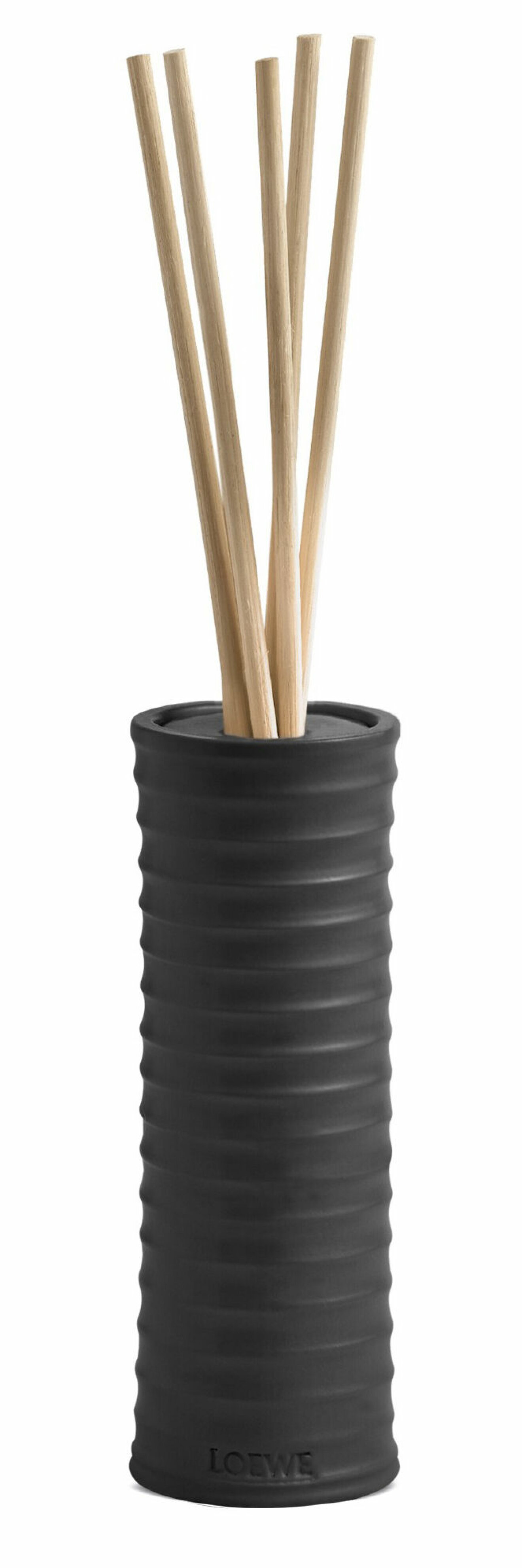 Doftpinnar i svart keramik från Loewe.