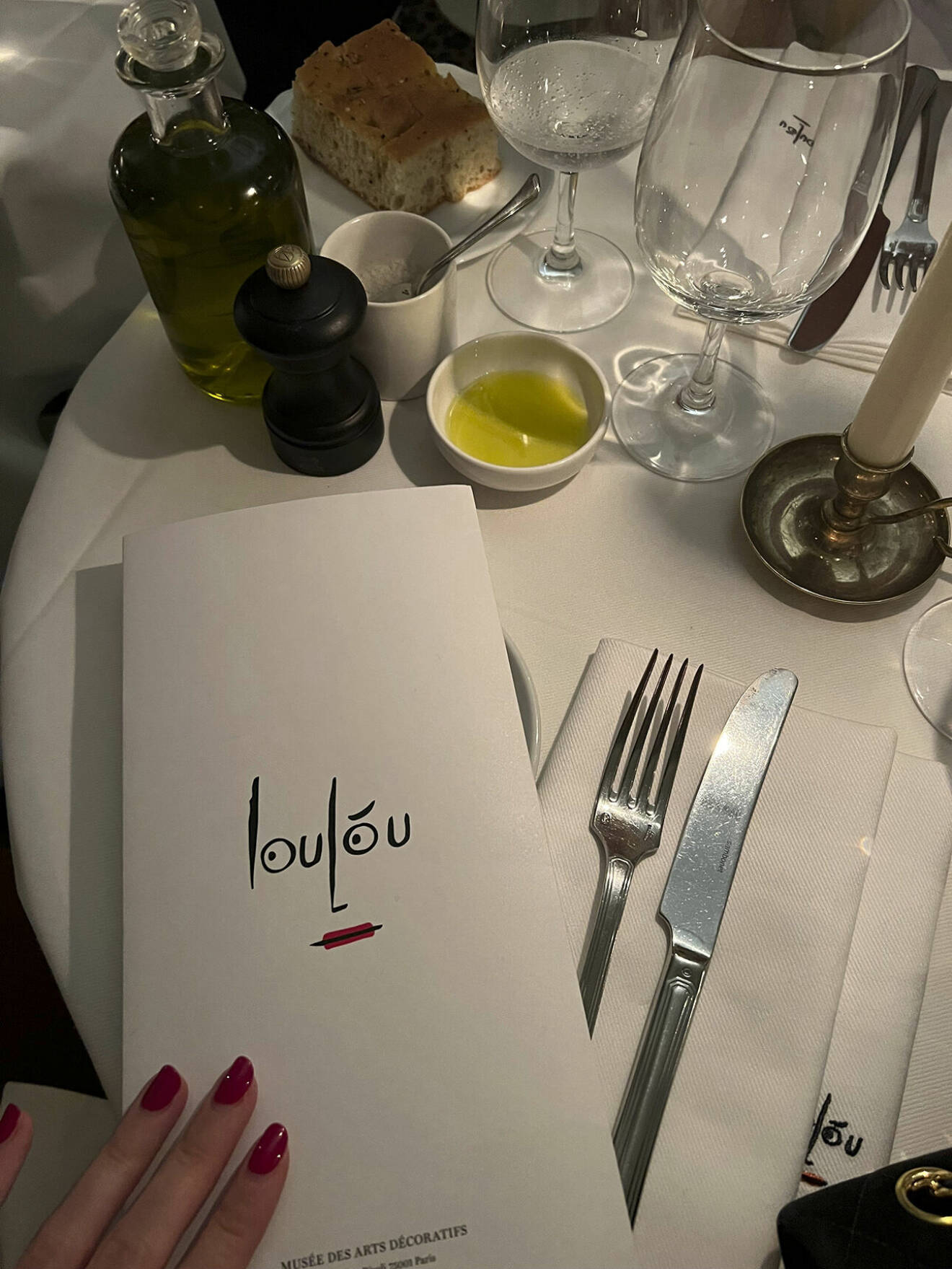 Ät middag på ikoniska Loulou som ligger precis bredvid Louvren