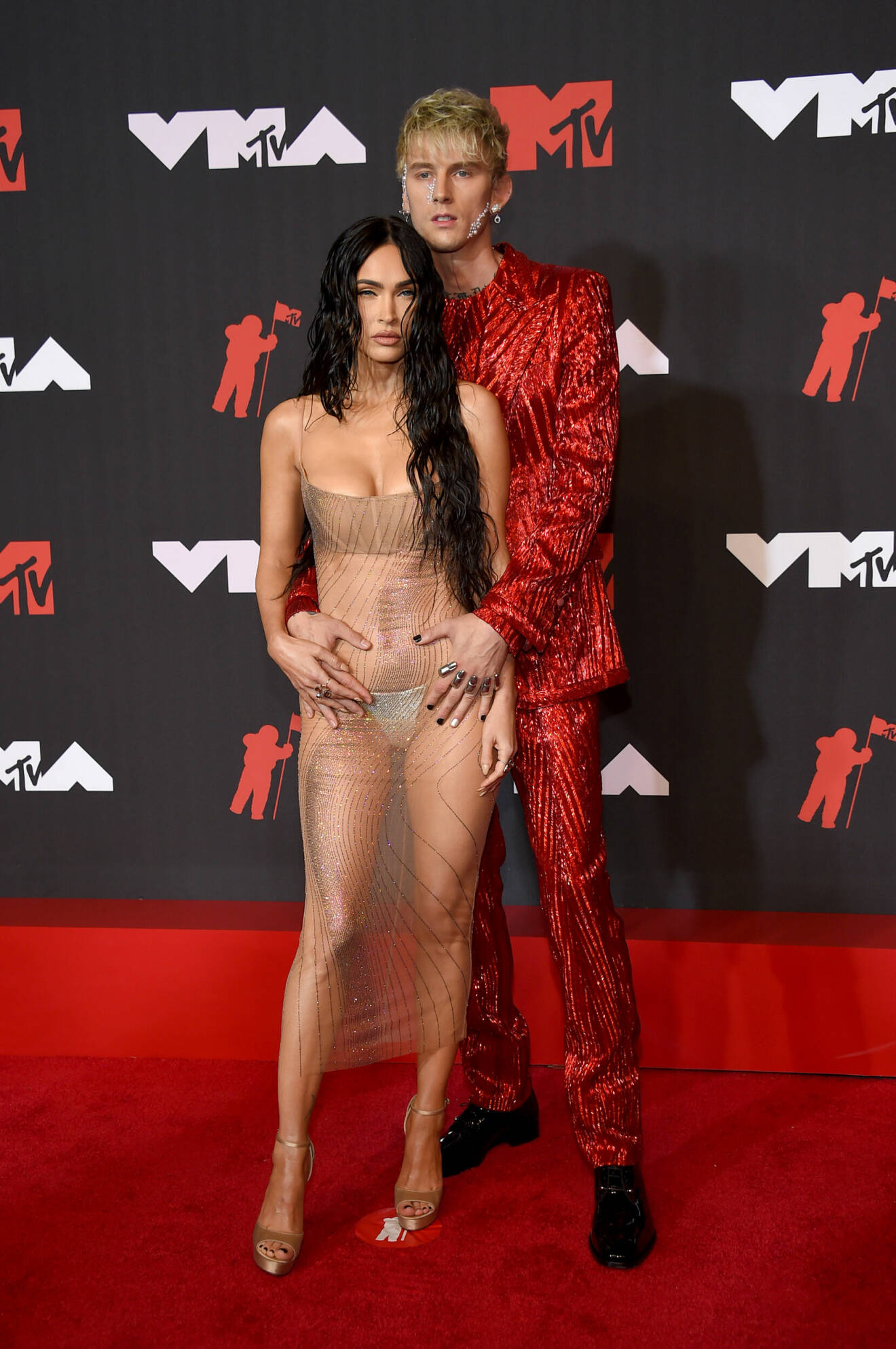 Megan Fox i nakenklänning på röda mattan för MTV Video Music Awards i september, 2021.
