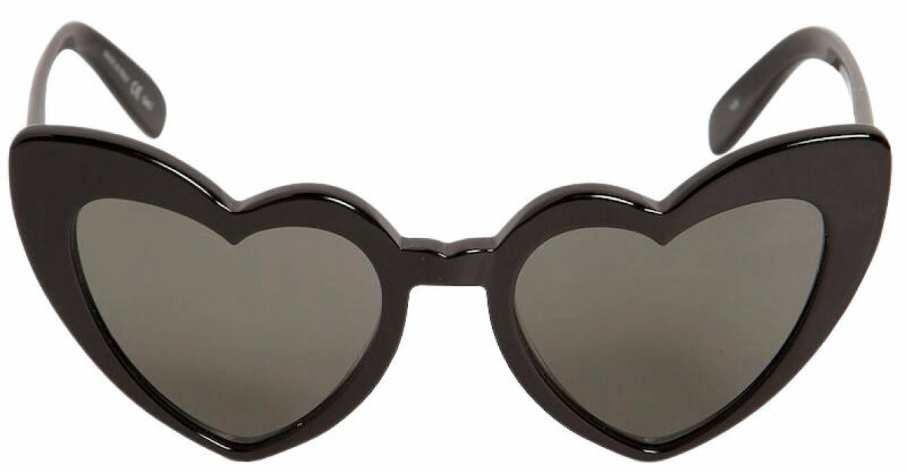 Hjärtformade solglasögon i svart från Saint Laurent.