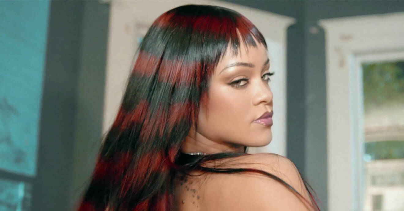 Rihanna med hårtatueringar.