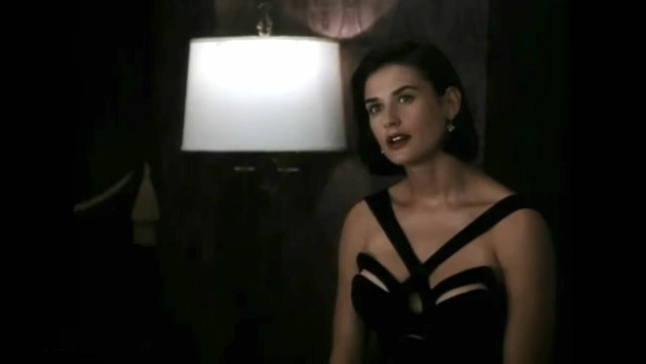 Demi Moore bar en svart klänning signerad Mugler i Indecent proposal, 1993.