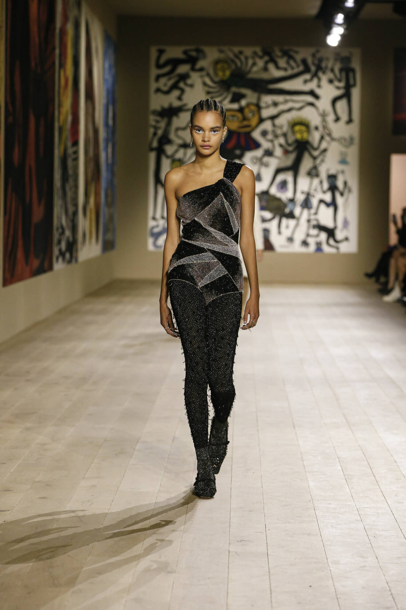 Glittrig body med ett axelband från Dior haute couture 2022.