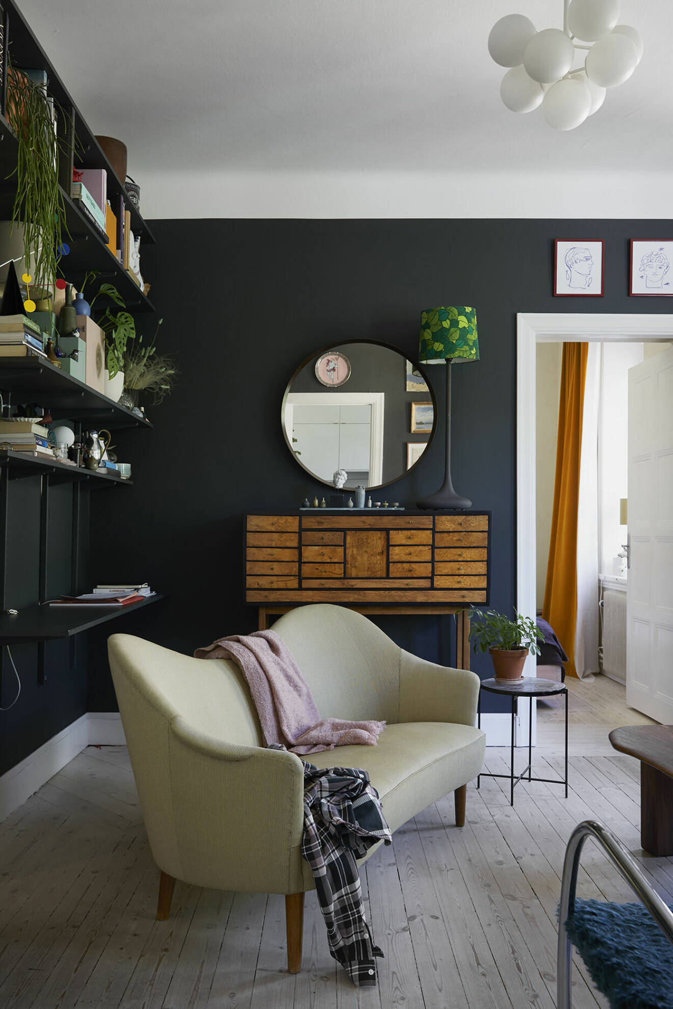 Nätta och luftiga möbler skapar utrymme i små rum