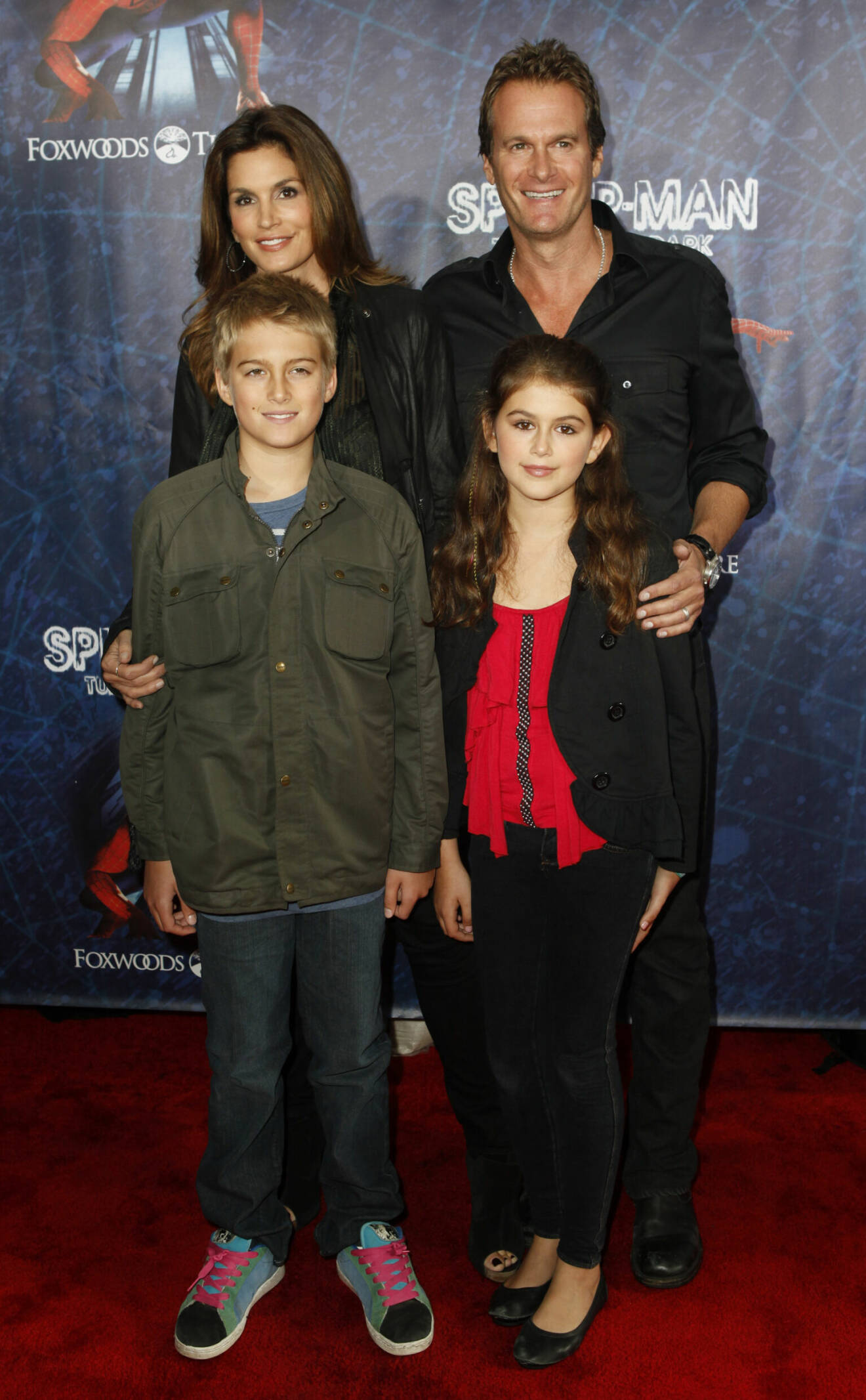 Cindy Crawford med familj på röda mattan