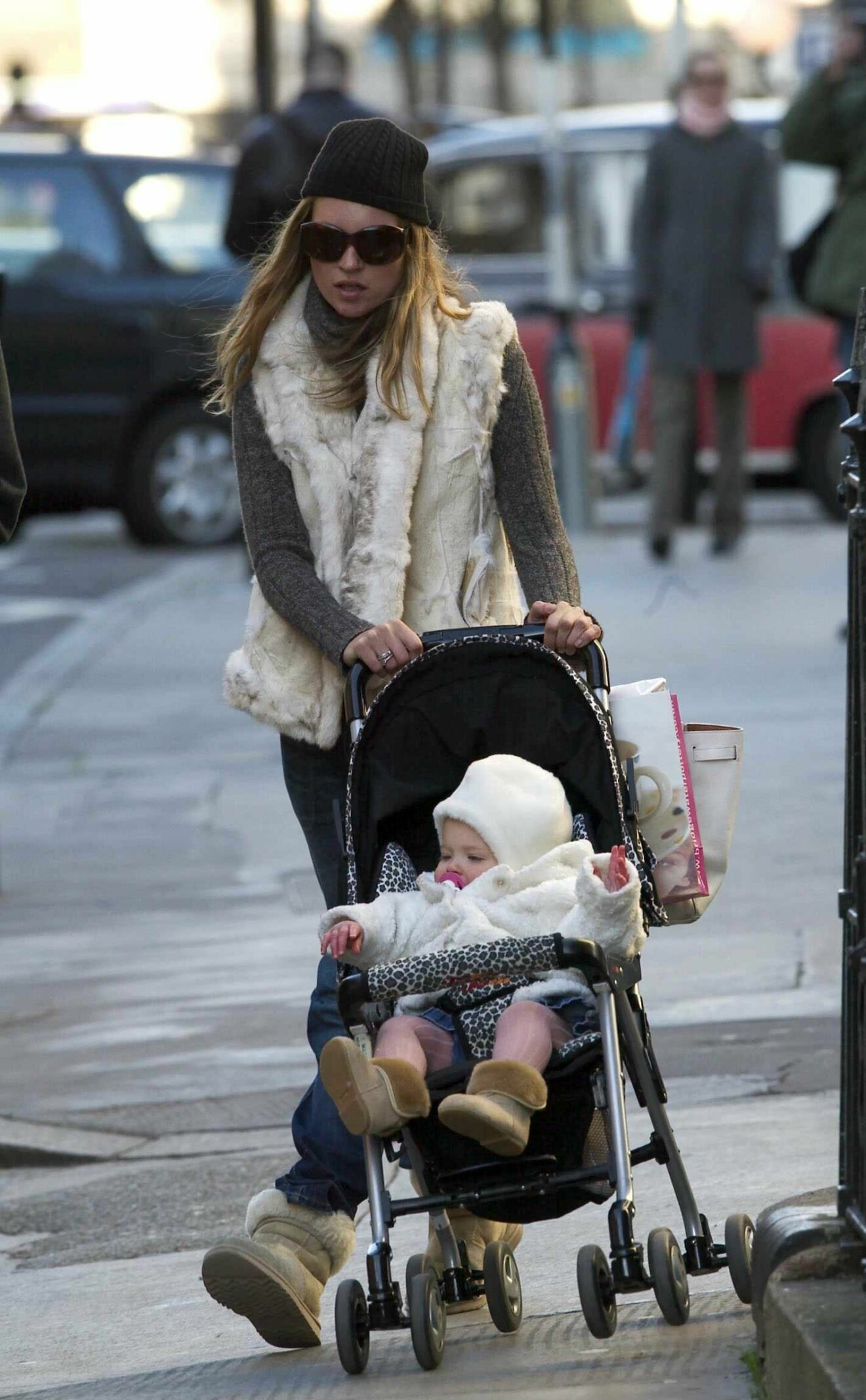 Kate Moss med barnvagn
