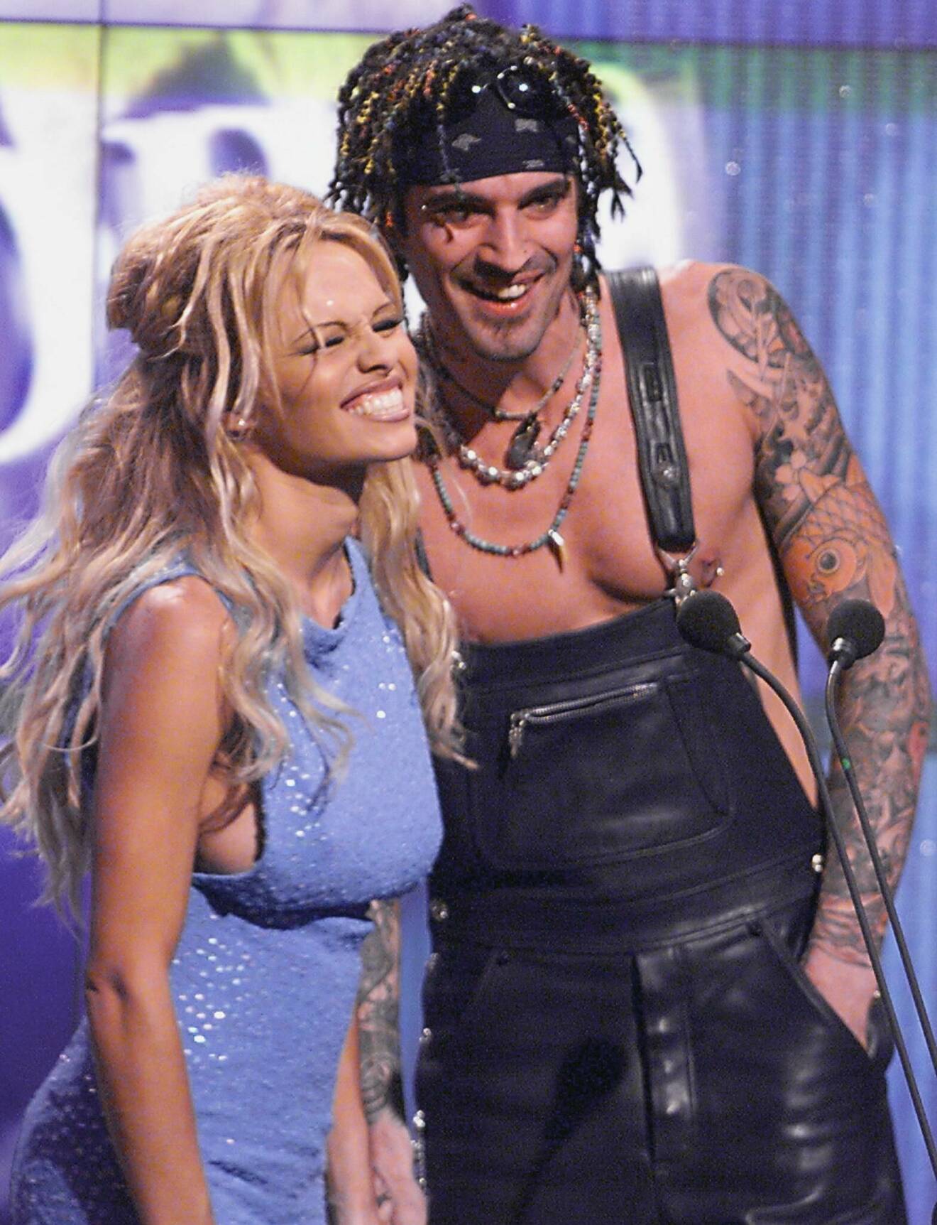 Pamela Anderson och Tommy Lee på scen under World Music Awards, 1999.