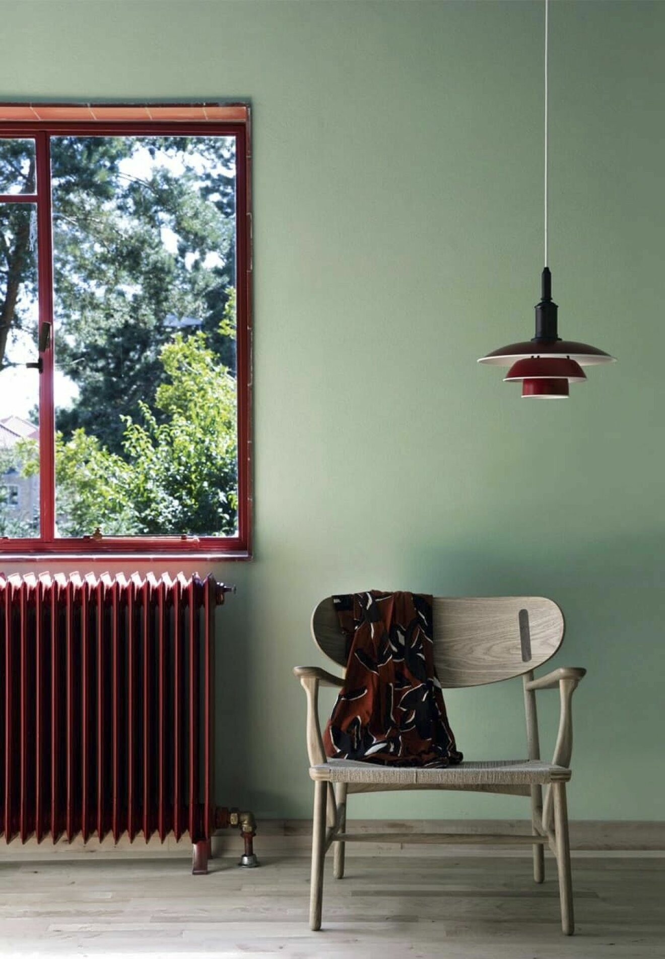 Den underbara kombinationen grönt och rött hittas bland annat i Poul Henningsens hem.