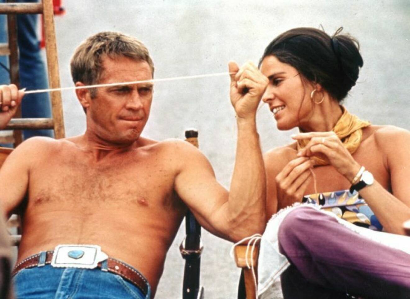 Steve McQueen och Ali MacGraw var ett av it-paren som var först med att bära Cartiers Love Bracelet.