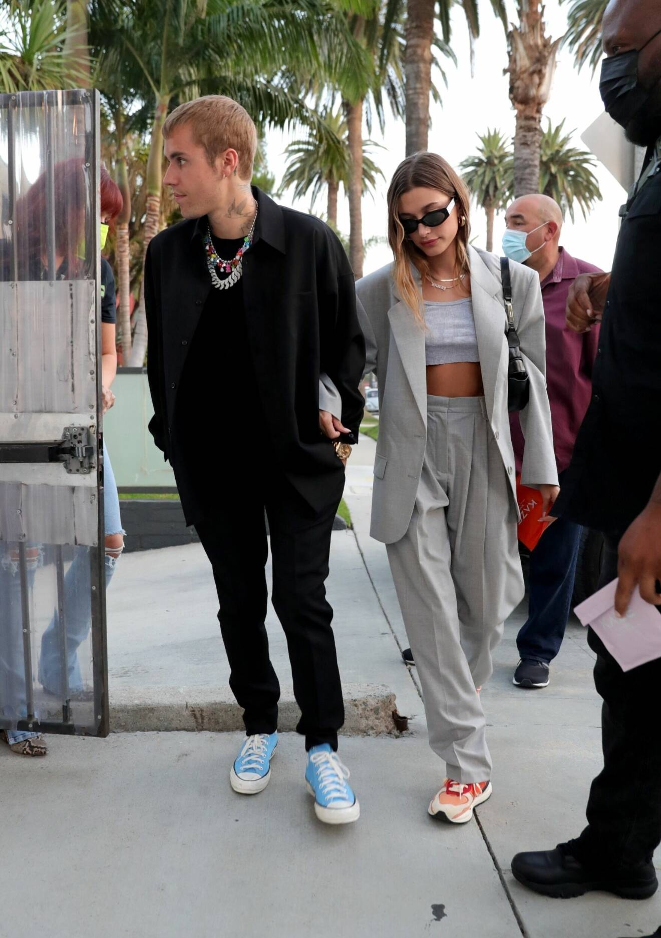 Justin och Hailey Bieber spottade på gatorna i Beverly Hills, 2021.