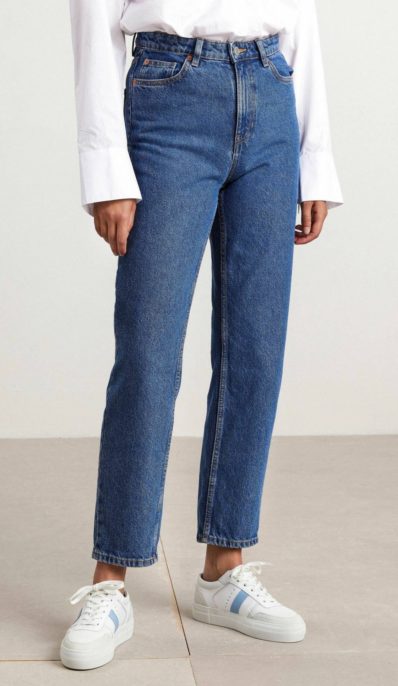 jeans i rak modell från Lindex.