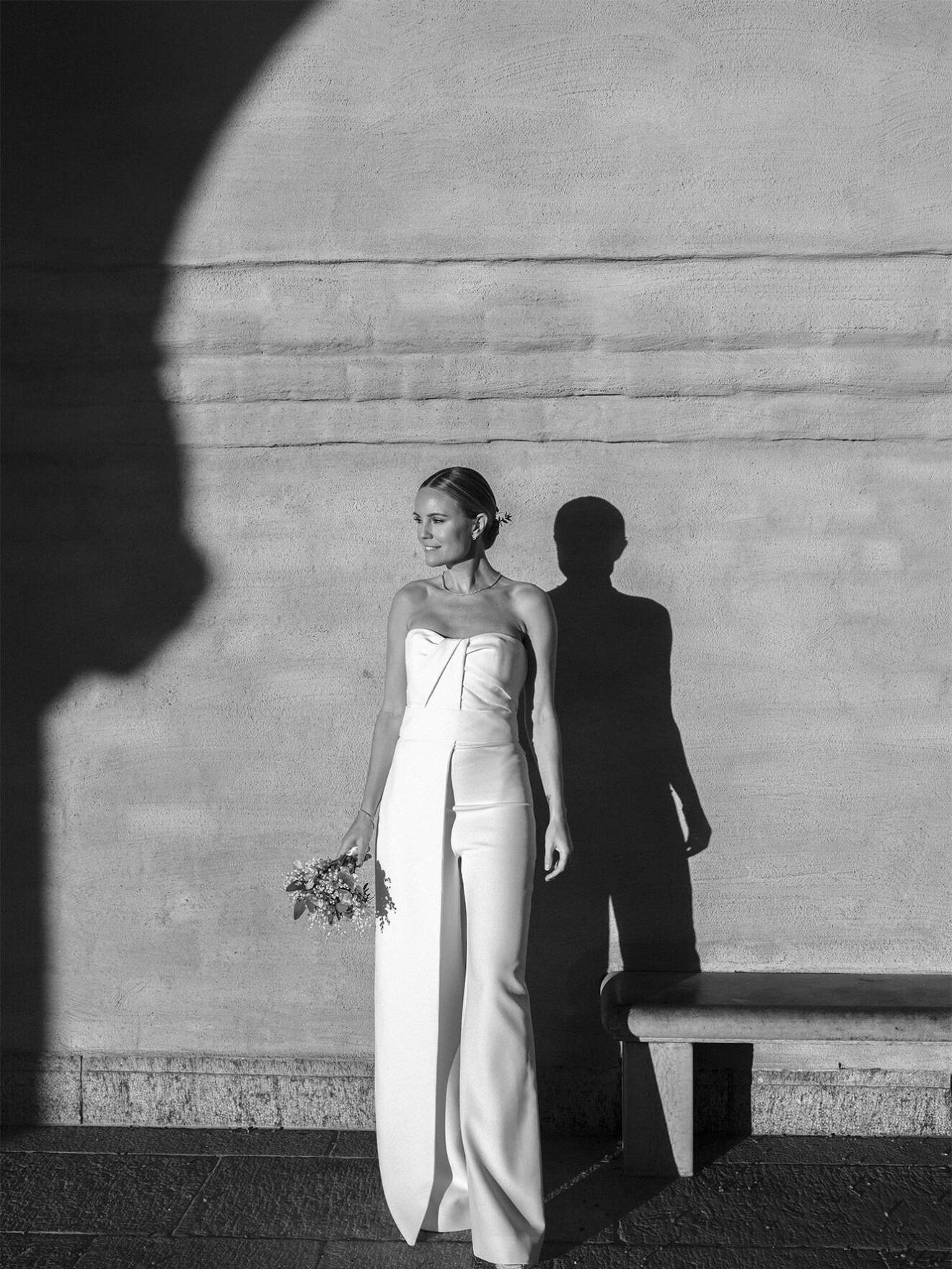 Sofi Fahrman gifte sig en vacker vit byxdress från Safiyaa