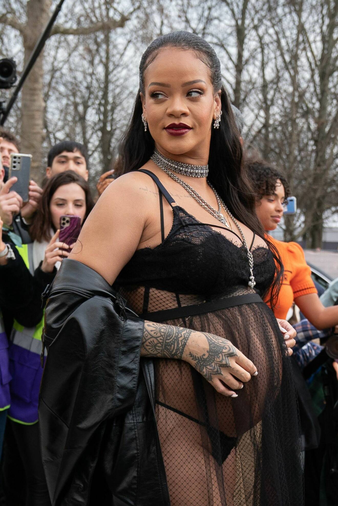 Rihanna i nakenklänning från Dior
