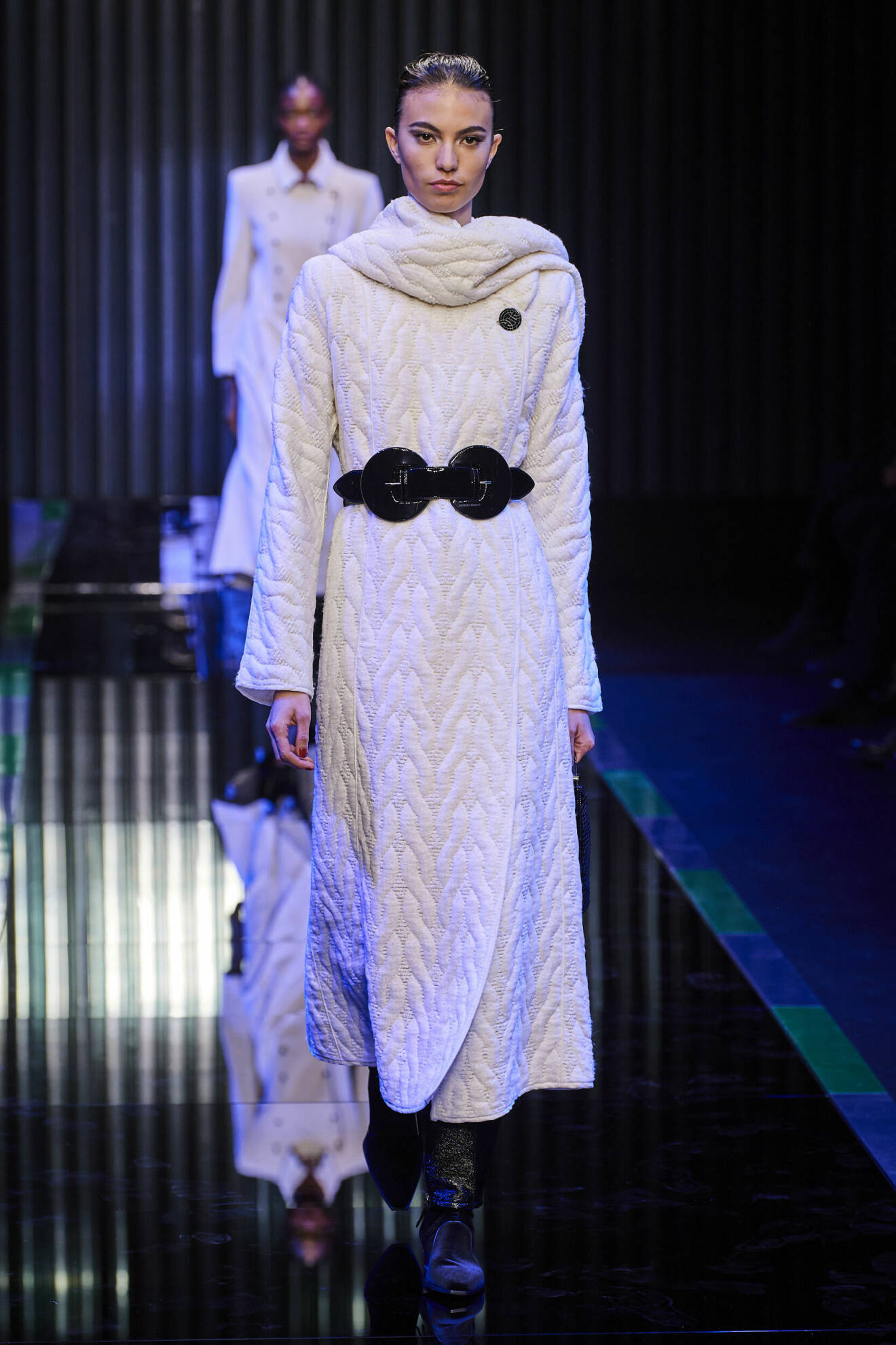 Armani visade upp sin kollektion under tystnad under Milano Fashion Week för att lyfta kriget i Ukraina.