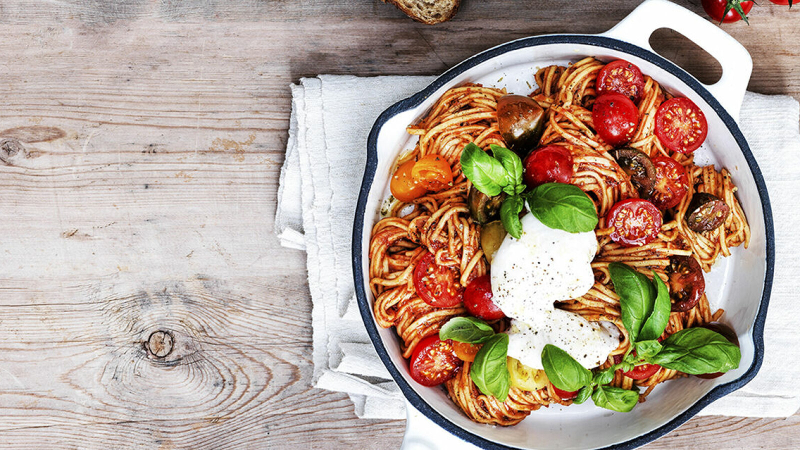 Pasta al pomodoro med burrata – så lagar du klassikern | ELLE