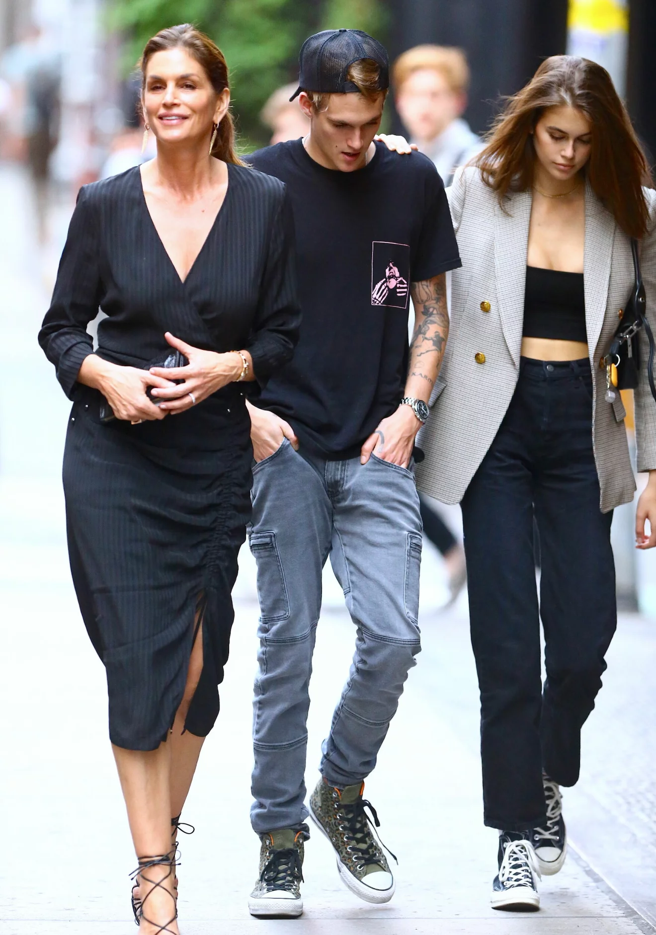 Cindy Crawford med Kaia och sonen Presley i New York, sommaren 2019.