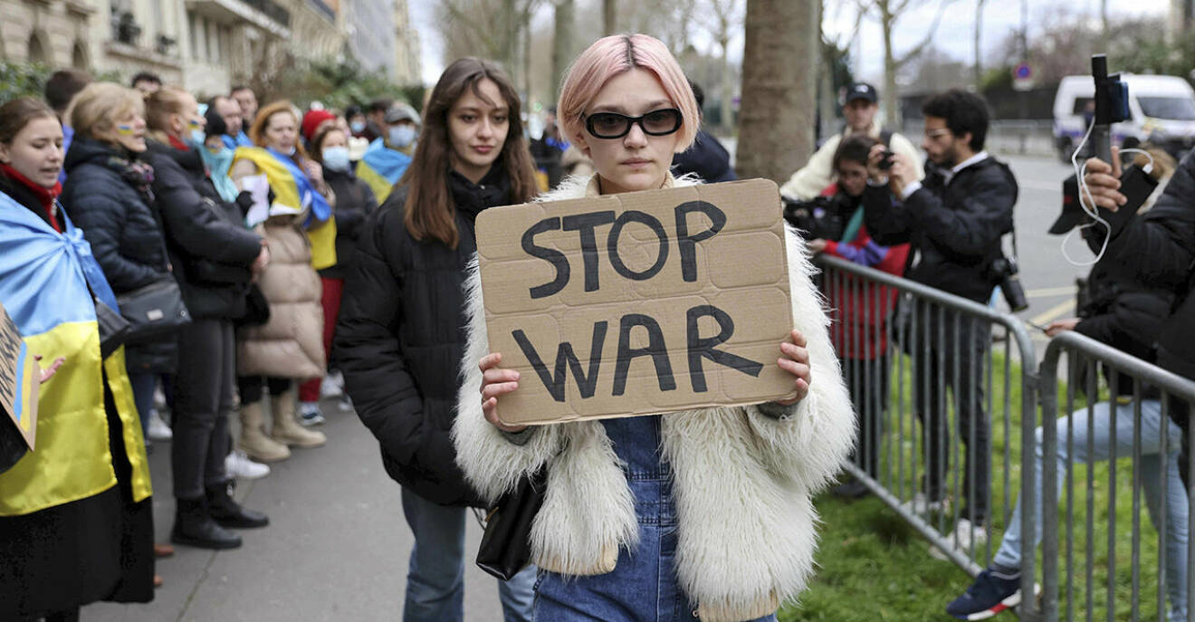 protest mot kriget i ukraina under modeveckan