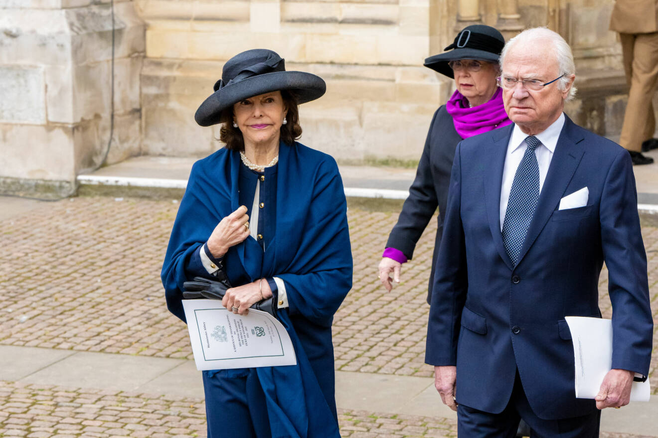 Kungen och drottning Silvia vid prins Philips minnesceremoni.