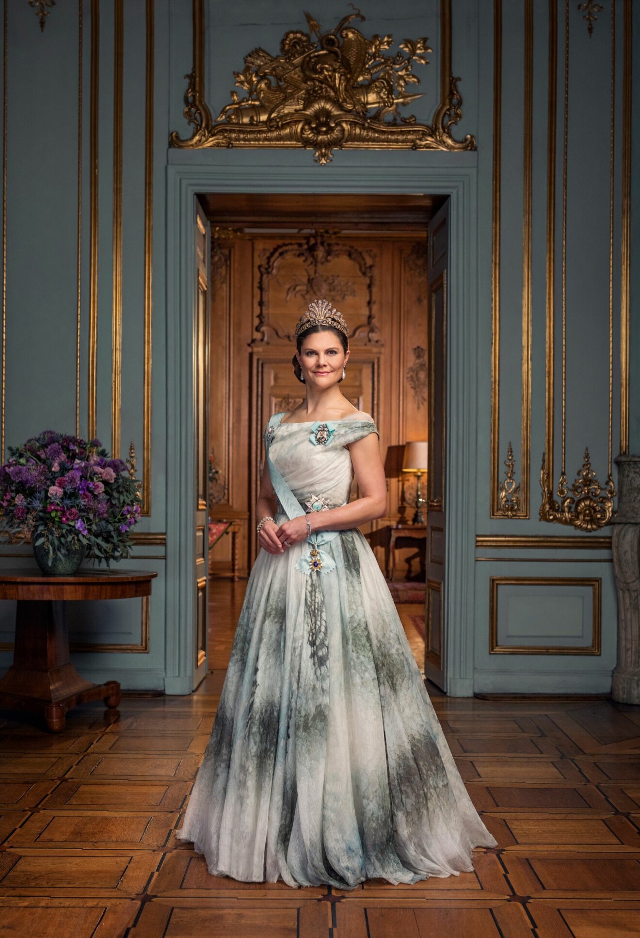 Kronprinsessan Victoria i klänning från H&amp;M.