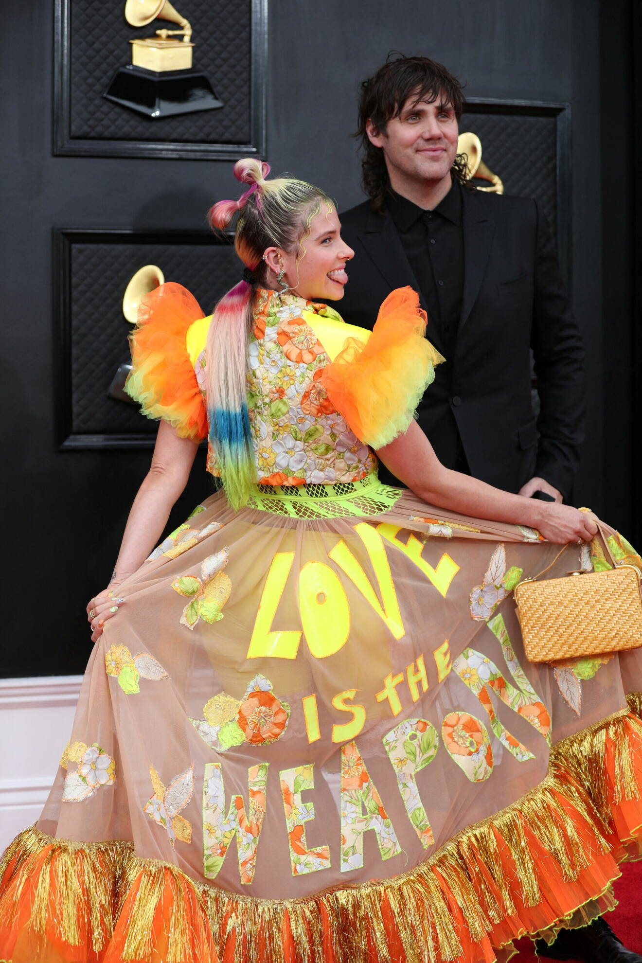 Victoria och Jason Evigan på Grammy awards 2022