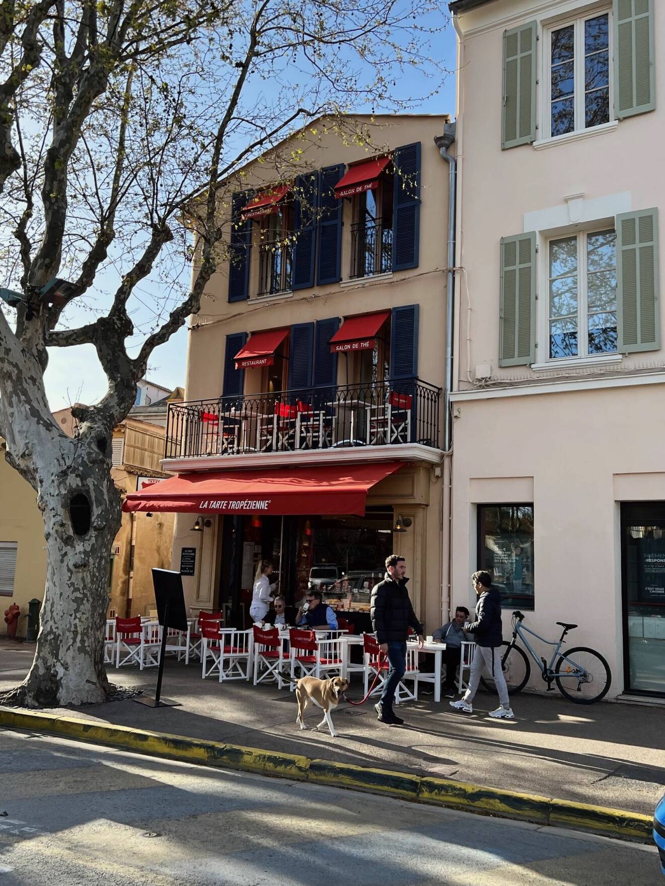 Tess tipsar om ett café i Saint-Tropez.