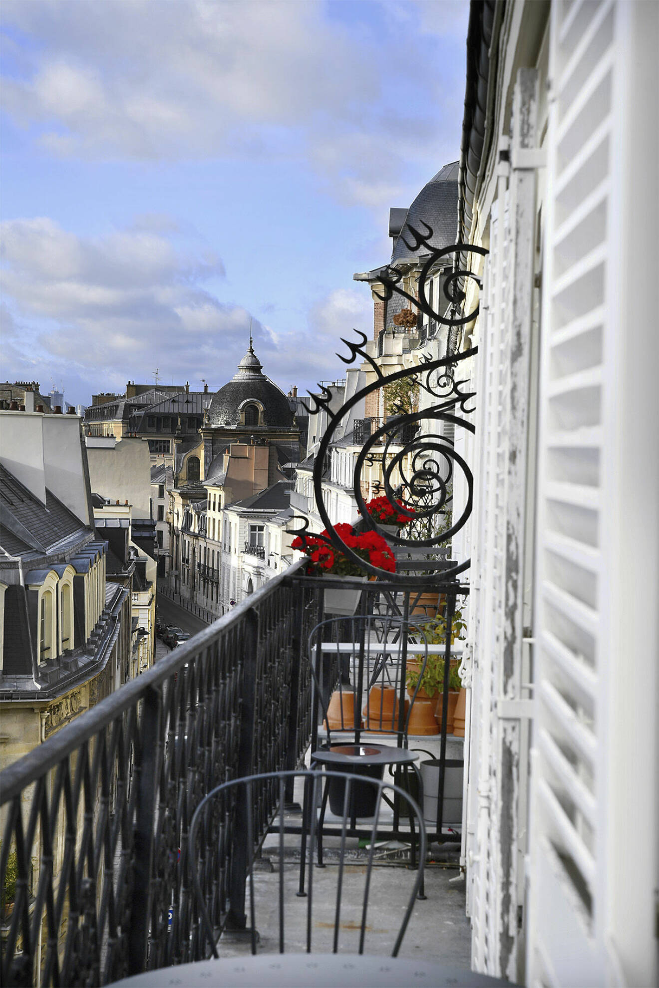 Från balkongen ser man ut över hela Paris