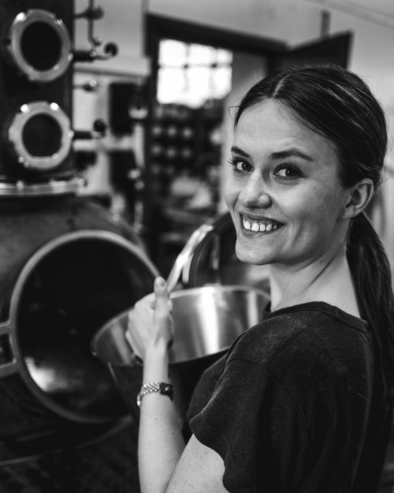 Elisabeth Hellström, 25 år och troligen fortfarande världens yngsta ‘Master Distiller’.