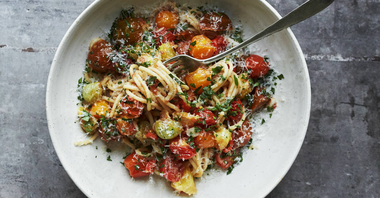 Recept på spaghetti med tomat, chili och vitlök