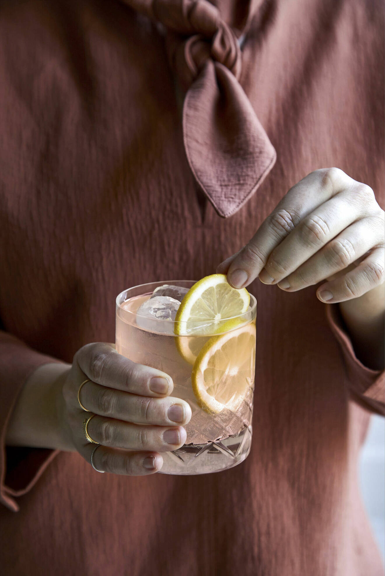 Testa en läskande lemon gin rosé