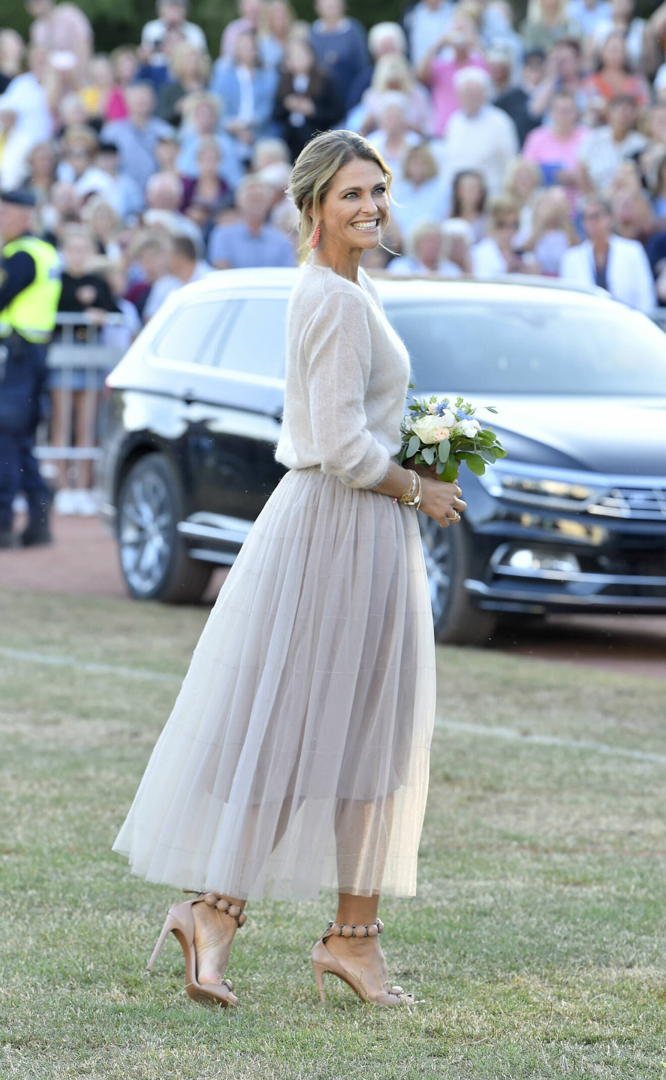 Prinsessan Madeleines sommarstil – tyllkjol och stickad tröja victoriadagen 2019