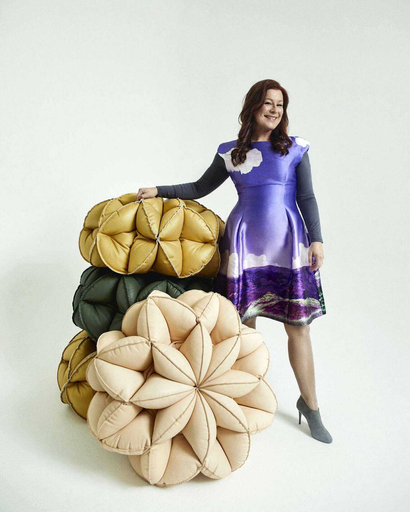 Lisa Hilland är designer och tillsammans med Gemla lanserade hon ett projekt med fokus på upcycling av läderspill på möbel- mässan i Milano