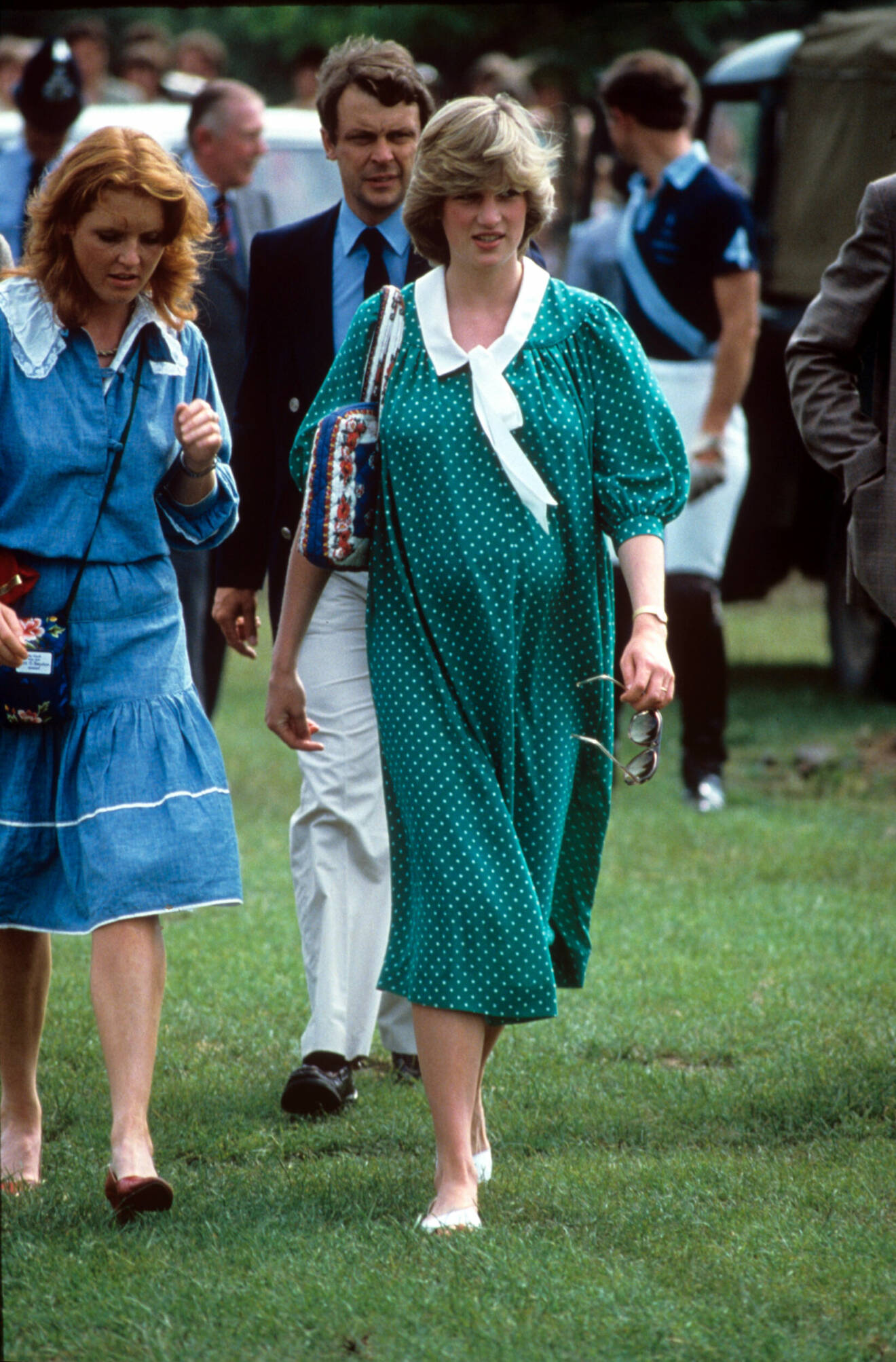 Diana gravid i grön klänning